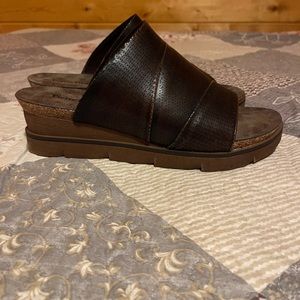 Pierre Dumas wedges size 10 NEW